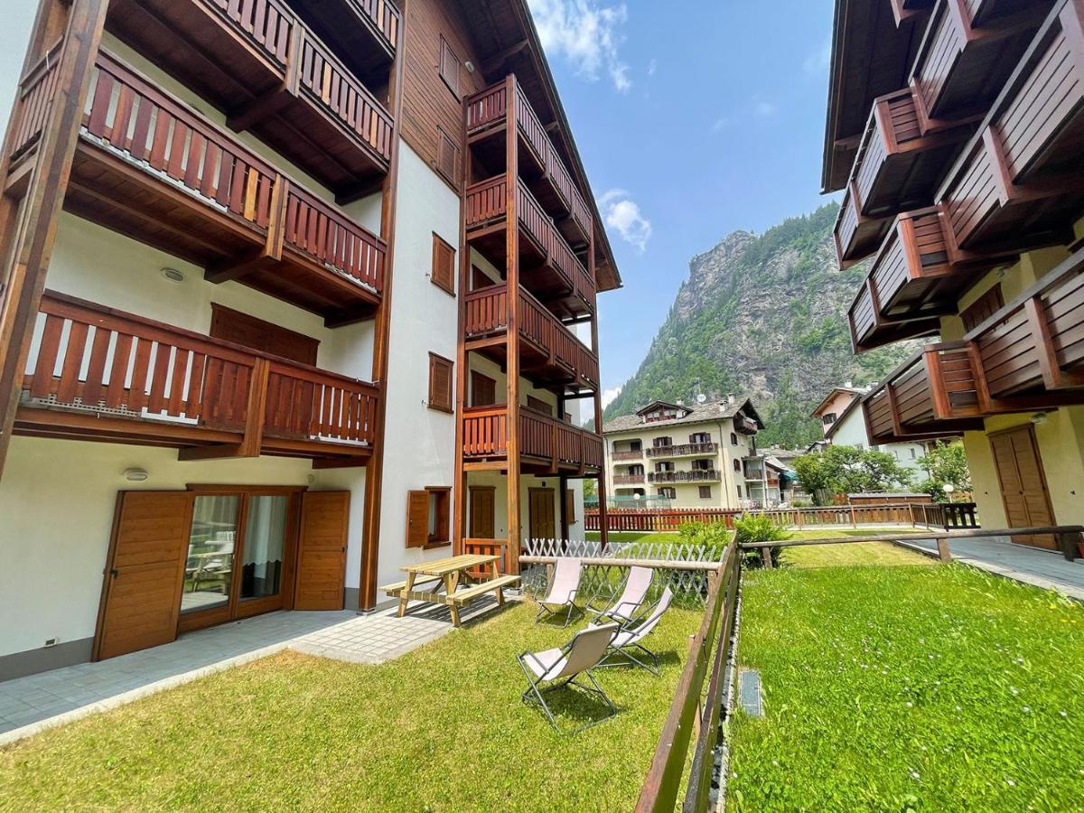 Il Cervo Mountain Apartment Campodolcino Εξωτερικό φωτογραφία